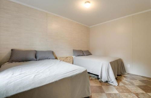 Cozy Cabin Community Pool and Lakefront Beach! - Foto 9