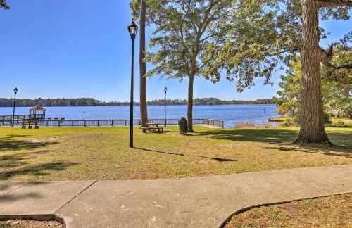 Convenient Jacksonville Home with Yard and Patio! - Foto 45