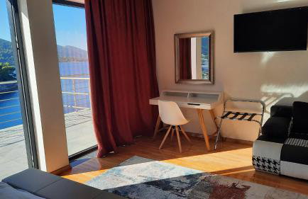 Vila Hera Korčula, Special one, pool, right on the sea,parking, 8 people - Photo 24