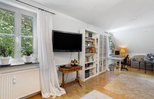 Schöne Dachgeschoss Wohnung - Foto 3