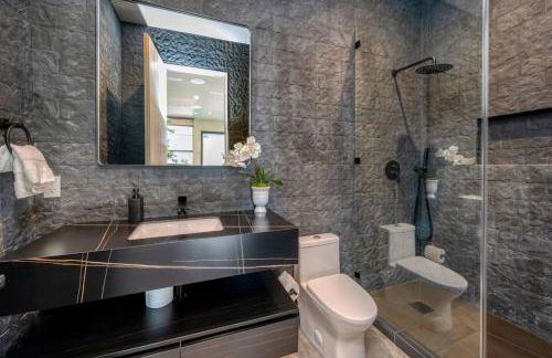 Luxury 6BR Beverly Hills Villa with Pool and Views - Photo 20