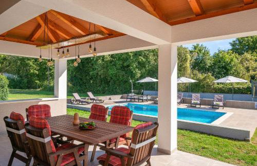 Charmante Villa mit privatem Pool, Klima, Sonnenliegen, Terrasse und Grill - Foto 6