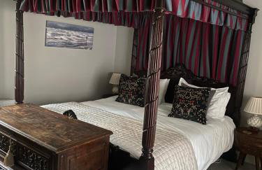 Stunning Cromer beach house with sea views - Photo 8