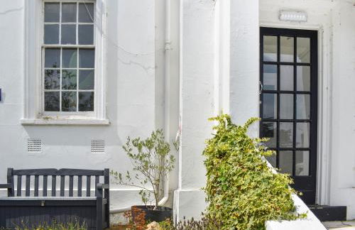 Solent Charm - Photo 13