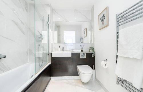 Tranquil 2-Bed Apartment, Balcony, Sleeps 6, 7 Minute Drive to King's Cross St Pancras - By City Peace - Foto 16