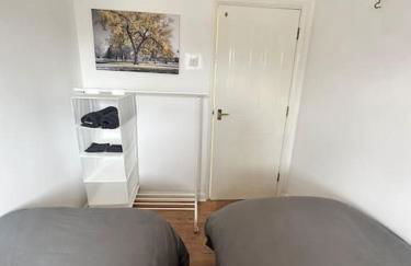 Stylish Waterfront Apartment - Photo 30