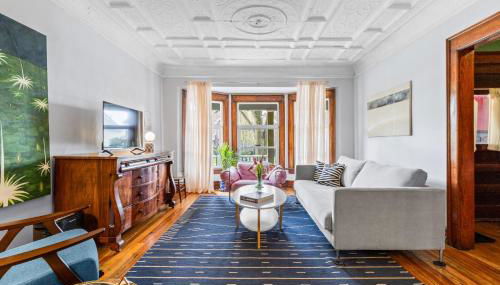 Historic & Spacious 3 Bedroom Family Gem on Peaceful Street - Foto 2