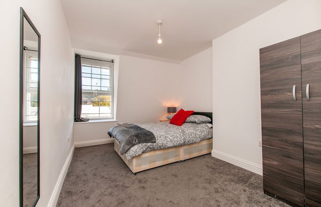 2 Bed Flat in Pedestrianized High Street - Foto 4