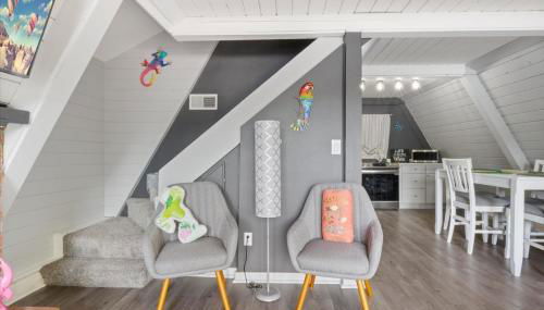 Pet Friendly A Frame w/ Private Dock & Great Lake Views - Foto 5