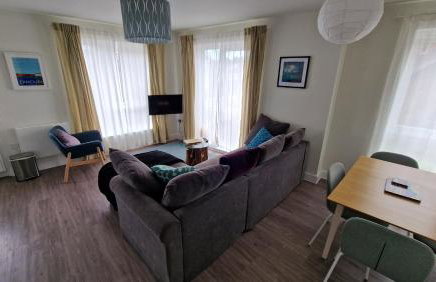 Number 15 Luxurious Two Bedroom Apartment - Photo 4