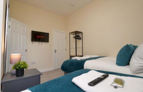 Hastings Manor - Free Netflix, Parking, WiFi & Private Garden - Foto 19
