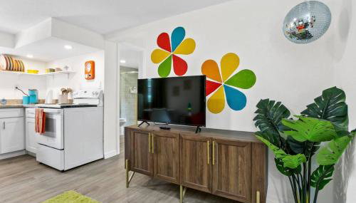 That 70’s Themed Apt Close to Coffee, Food + Shops - Foto 3