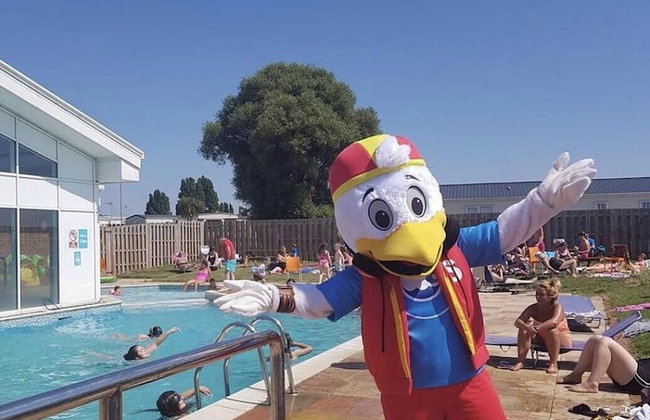 Caravan - Sleeps 6 - Parking, Pool, Facilities - Foto 10