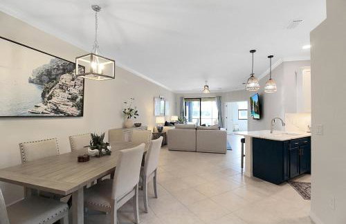 Gorgeous Lakefront Villa in Gran Paradiso - Seabird Villa - Photo 3