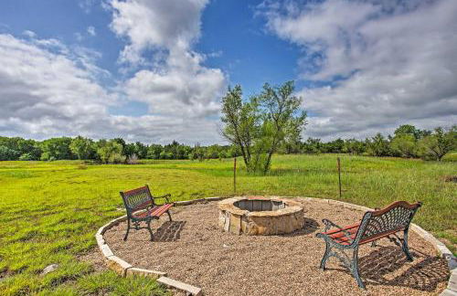 Home with Game Room and Fireplace 14 Mi to McKinney! - Foto 34