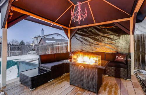 Pop Art Oasis with Karaoke Mini Golf Hot Tub and Pool - Photo 20