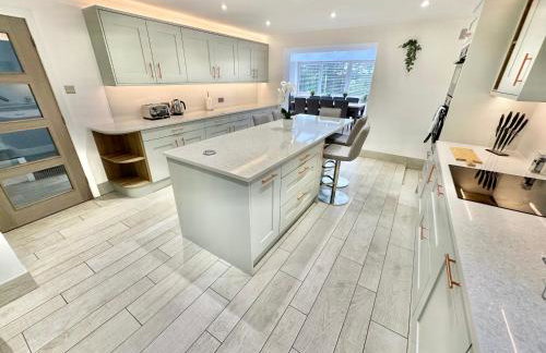 5 Bed House - Pool - Hot Tub - Sauna - Pool Table - Near New Forest and Beach - Sleeps 12 - Photo 42