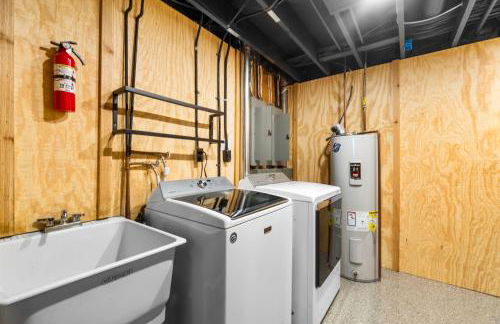 Retro Retreat with Hot Tub, Sauna & Arcade - Foto 44