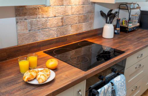 Luxury Barn - Hot Tub, Views, Stunning Location! - Pass the Keys - Photo 31