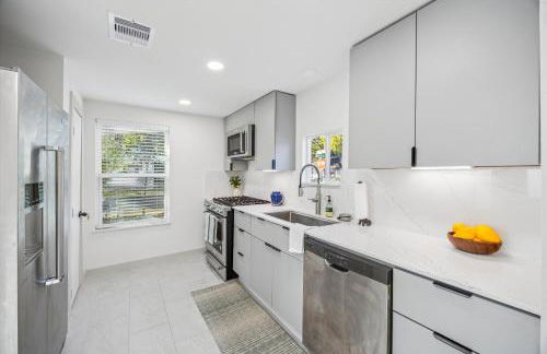 A Hoot's Nest-Lux Boutique Bungalow near Downtown! - Foto 37