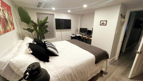 Stylish English Basement Perfect for Long Stays - Foto 3