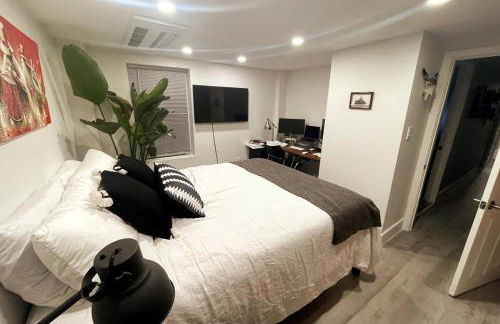 Stylish English Basement Perfect for Long Stays - Foto 3