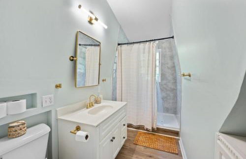 Charming A-Frame Cabin w Hot Tub & Mountain Views - Foto 25