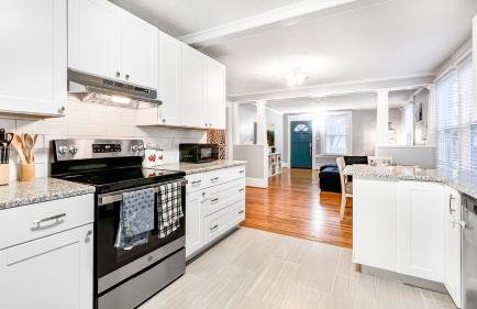 Homey Lodge - Cozy home / Walk to Revolution Mill / Near Downtown / Perfect for groups and family / Free parking - Foto 20