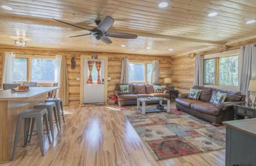 Comfy Caribou Lodge - Photo 14