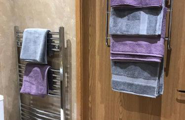 Exclusive Private double room, en-suite wet room Private entrance - Photo 10