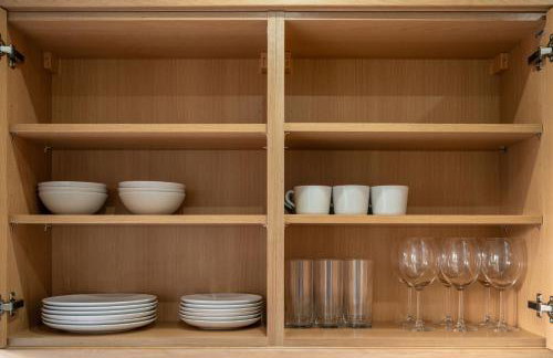 Cosy 3-Bed House With Parking, 5 Mins to QE & Uni - Photo 50