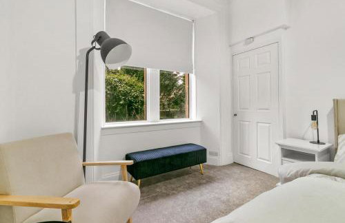 Free Parking - Sleeps 2 - 1 Bed Tenement - Renfrew - Foto 12