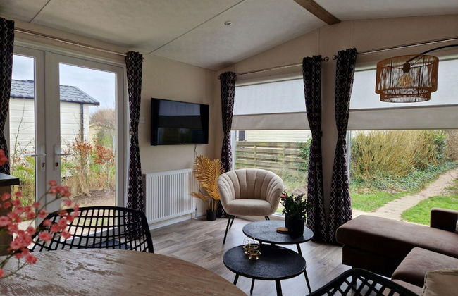 Cozy Chalet With Spacious Garden on a Holiday Park - Foto 6