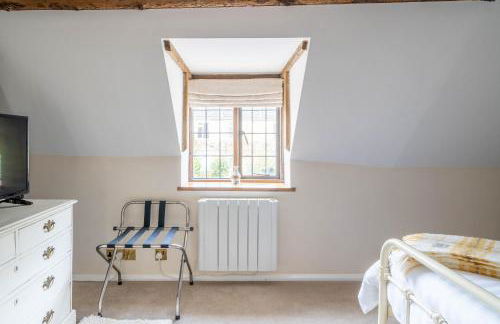 Cotswold Thatched Cottage - Photo 32