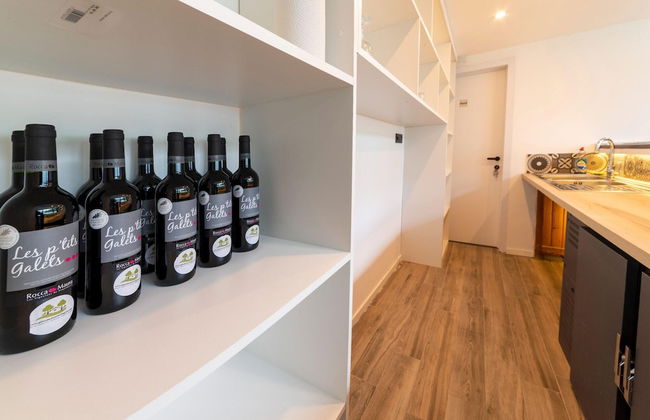 Mansion With Pool & Bar - Photo 31