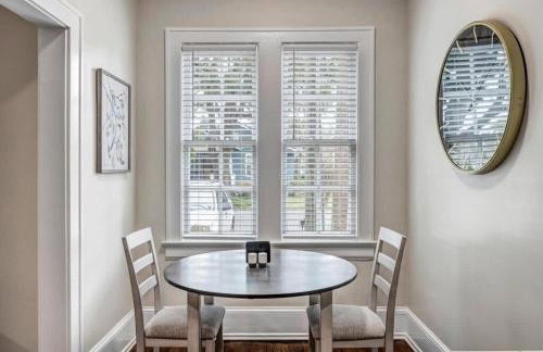 Trendy Historic Apt - Blocks from Shoppes of Avondale - Foto 17