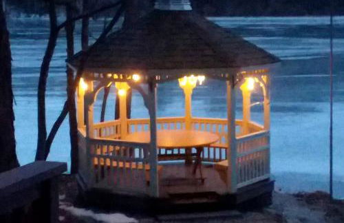 Modern Tiny House with Ski Access in Bennington, New Hamsphire - Foto 17