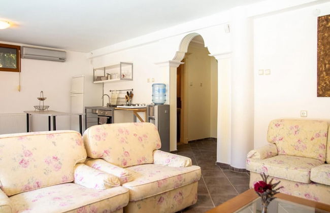 Enchanting Villa With Backyard in Cesme Near Beach - Foto 9