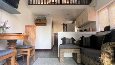 The Stables - Detached Cottage with Private Garden & Hot Tub - Foto 2