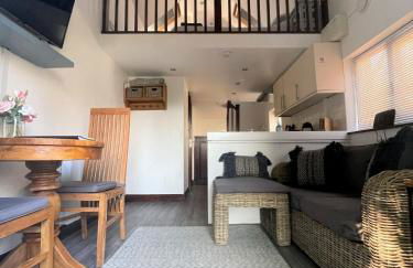 The Stables - Detached Cottage with Private Garden & Hot Tub - Foto 2