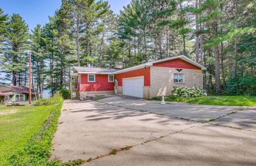 Waterfront Berry Lake Getaway with Sunroom! - Foto 34