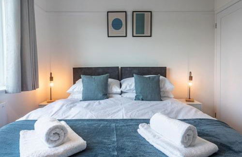 Briants, for Families & Contractors - Free Parking - Photo 2