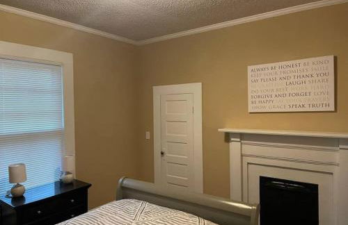 Historic Charmer, Pet-friendly - Foto 13