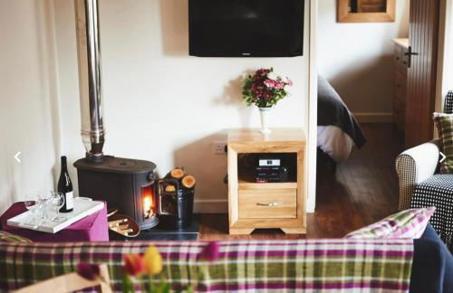 Dragonfly Cottage, Canal location - Photo 3