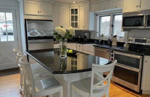 Stylish Victorian Beach House on pond - Foto 25