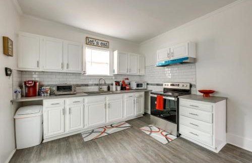 17 Mi to Birmingham Renovated Home with Deck - Foto 6