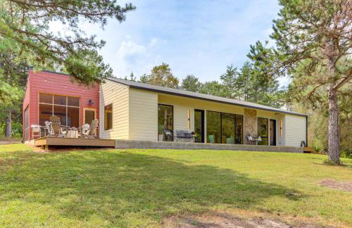 Riverfront Huntsville Cabin with Views and Kayaks! - Foto 22