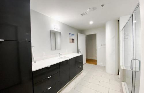 Moss & Oak - King Bed - Grand Piano - TOP FLOOR - Foto 15