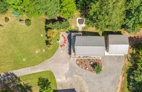 Trailblazer Lodge - Upscale, hot tub, trail, game room, wifi, fire pit, bar, pool table, king bed, view, pet friendly - Photo 65