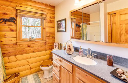 Spacious Log Home with 13 Acres, Ponds and Fire Pit! - Foto 19